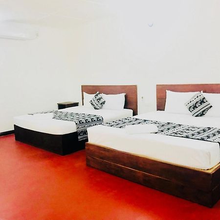 Wild Hut Habarana Bed & Breakfast Ngoại thất bức ảnh