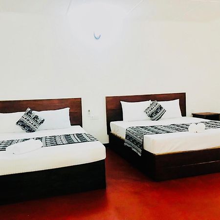 Wild Hut Habarana Bed & Breakfast Ngoại thất bức ảnh