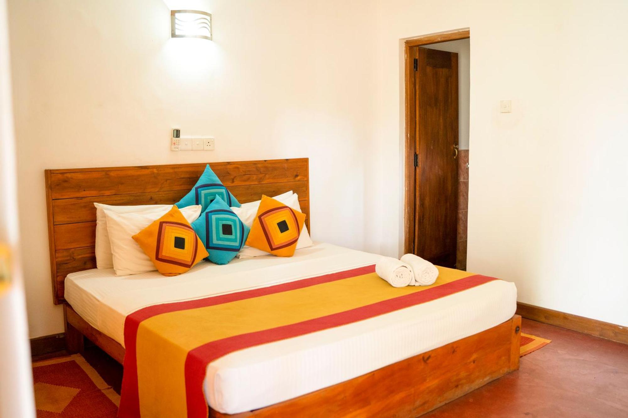 Wild Hut Habarana Bed & Breakfast Ngoại thất bức ảnh