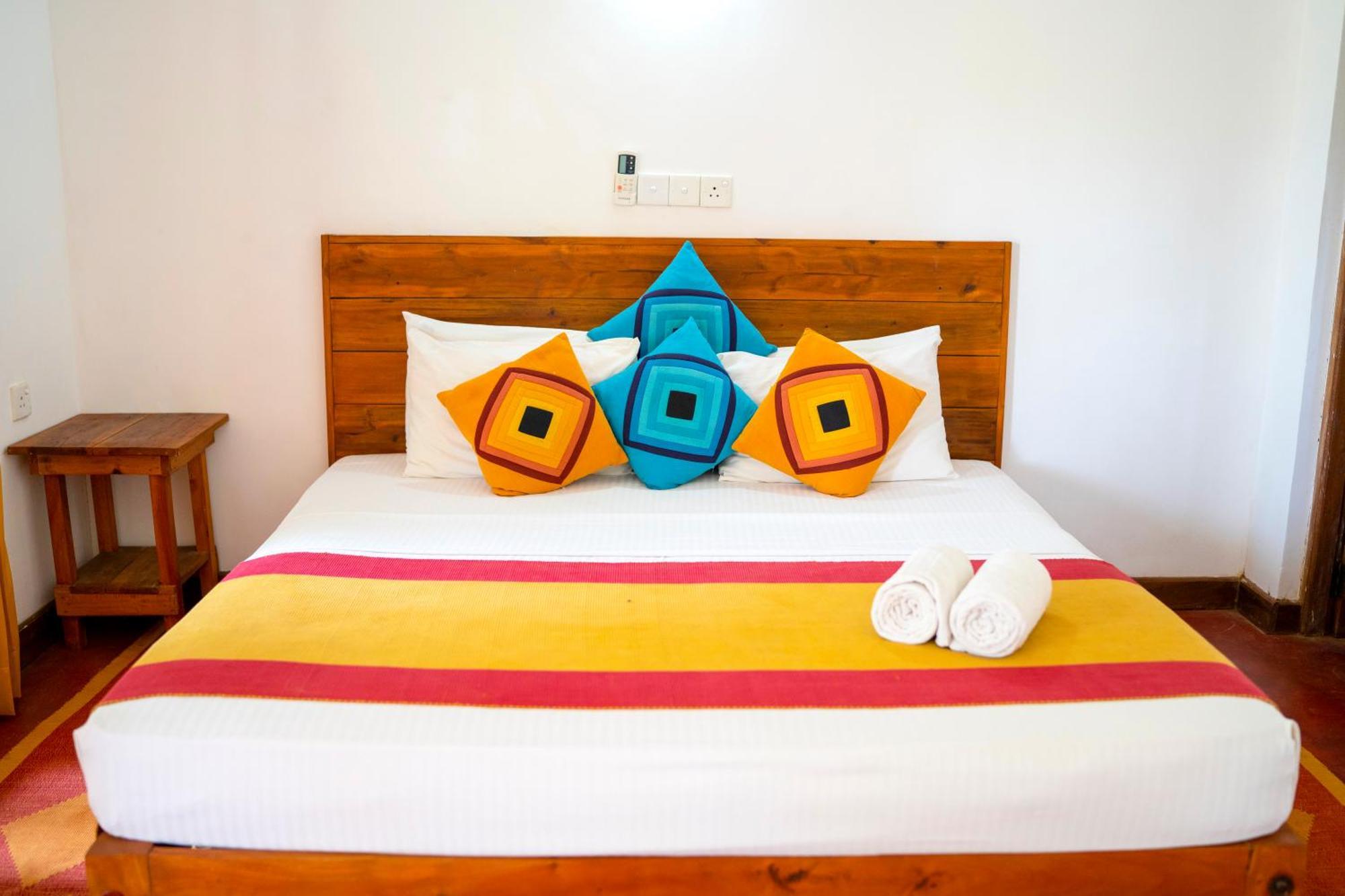 Wild Hut Habarana Bed & Breakfast Ngoại thất bức ảnh