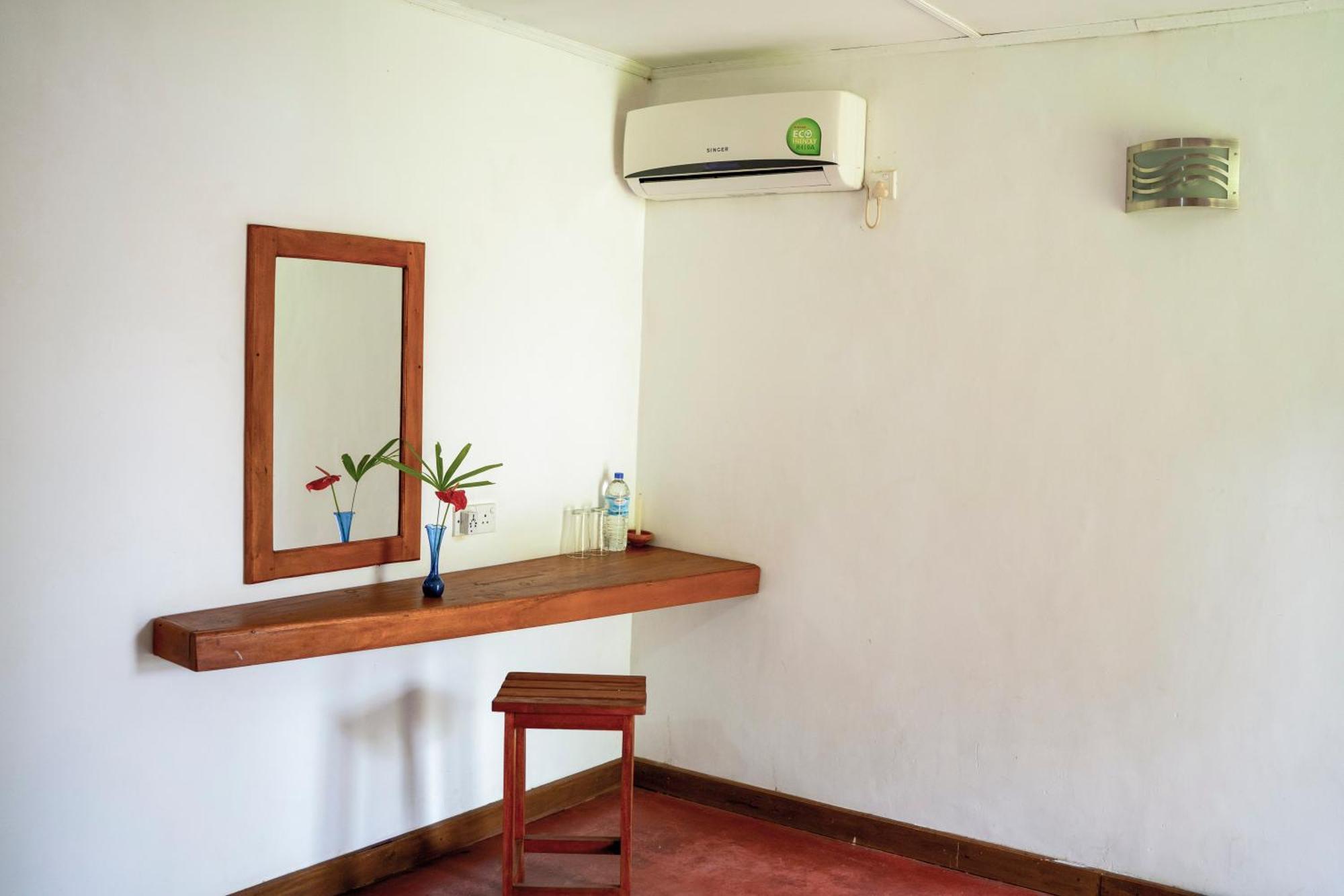 Wild Hut Habarana Bed & Breakfast Ngoại thất bức ảnh