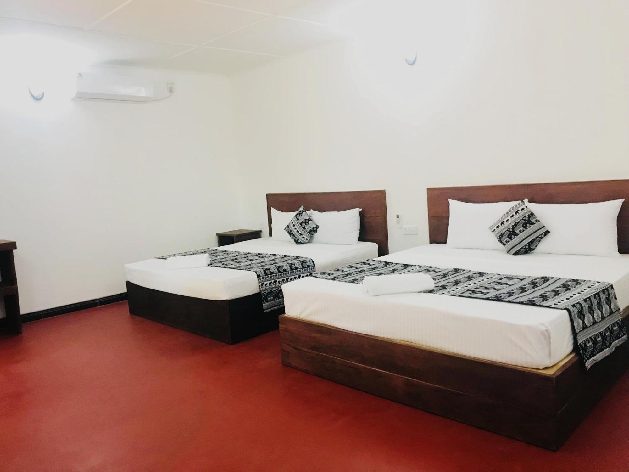 Wild Hut Habarana Bed & Breakfast Ngoại thất bức ảnh