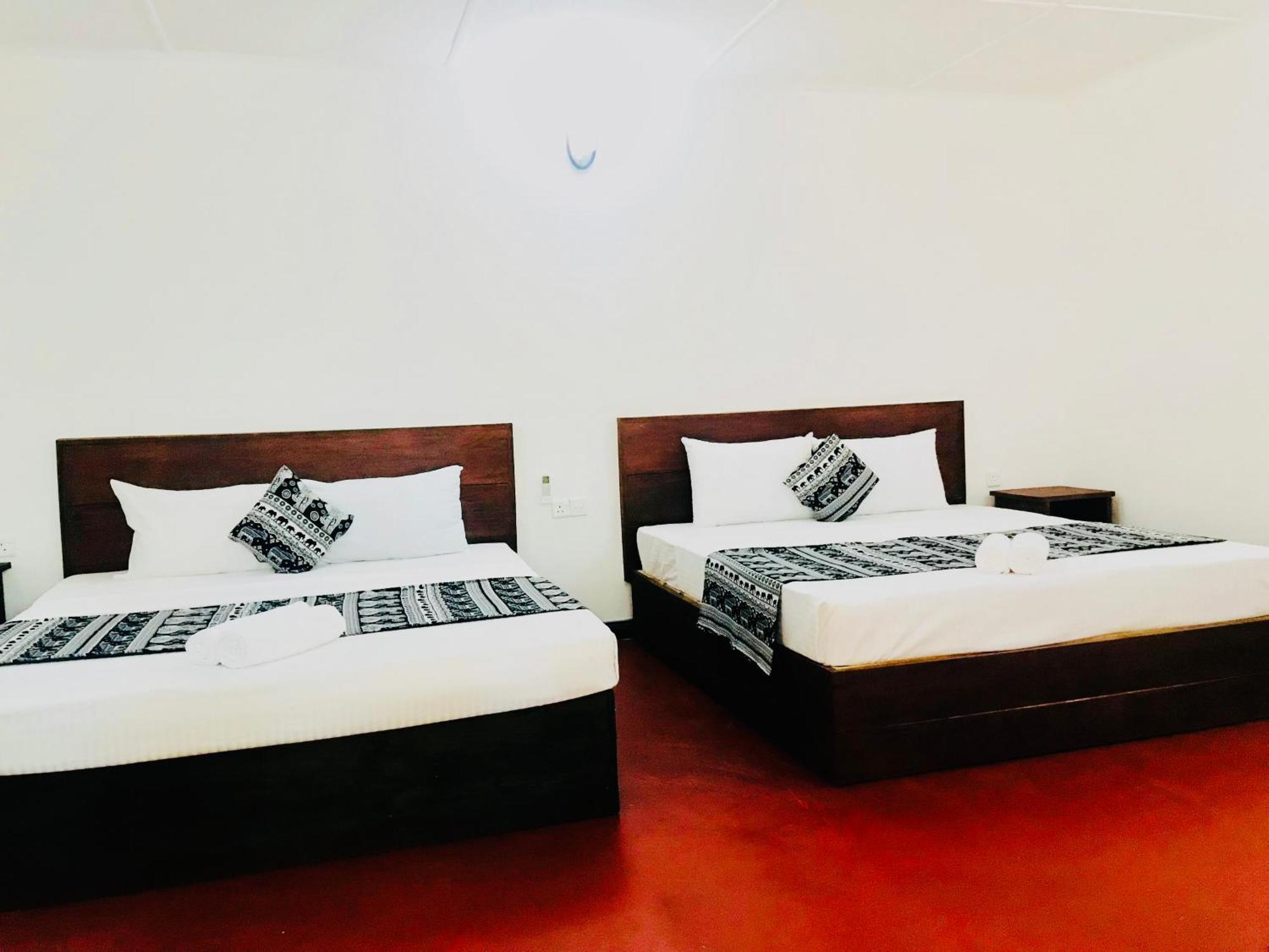 Wild Hut Habarana Bed & Breakfast Ngoại thất bức ảnh