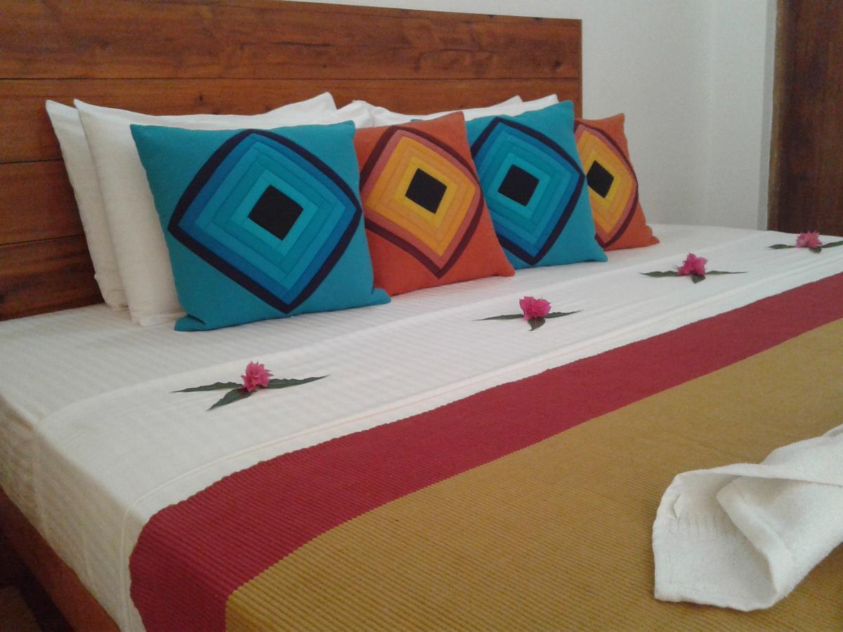 Wild Hut Habarana Bed & Breakfast Ngoại thất bức ảnh