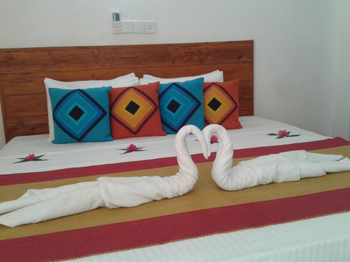 Wild Hut Habarana Bed & Breakfast Ngoại thất bức ảnh